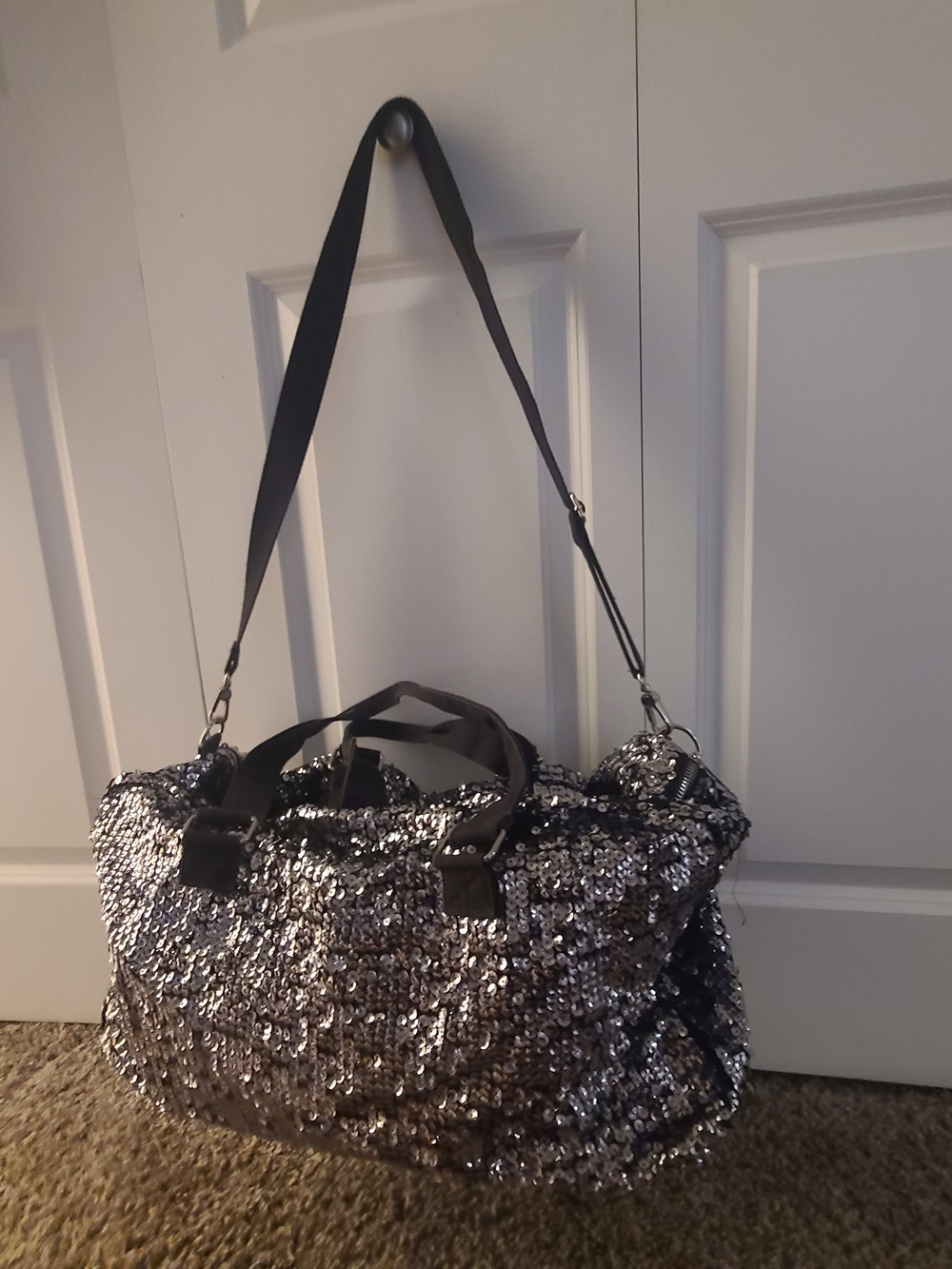 PINK Victoria's Secret Silver Sequin Weekender Bag with Black Straps - Offers - Picture 13 of 16